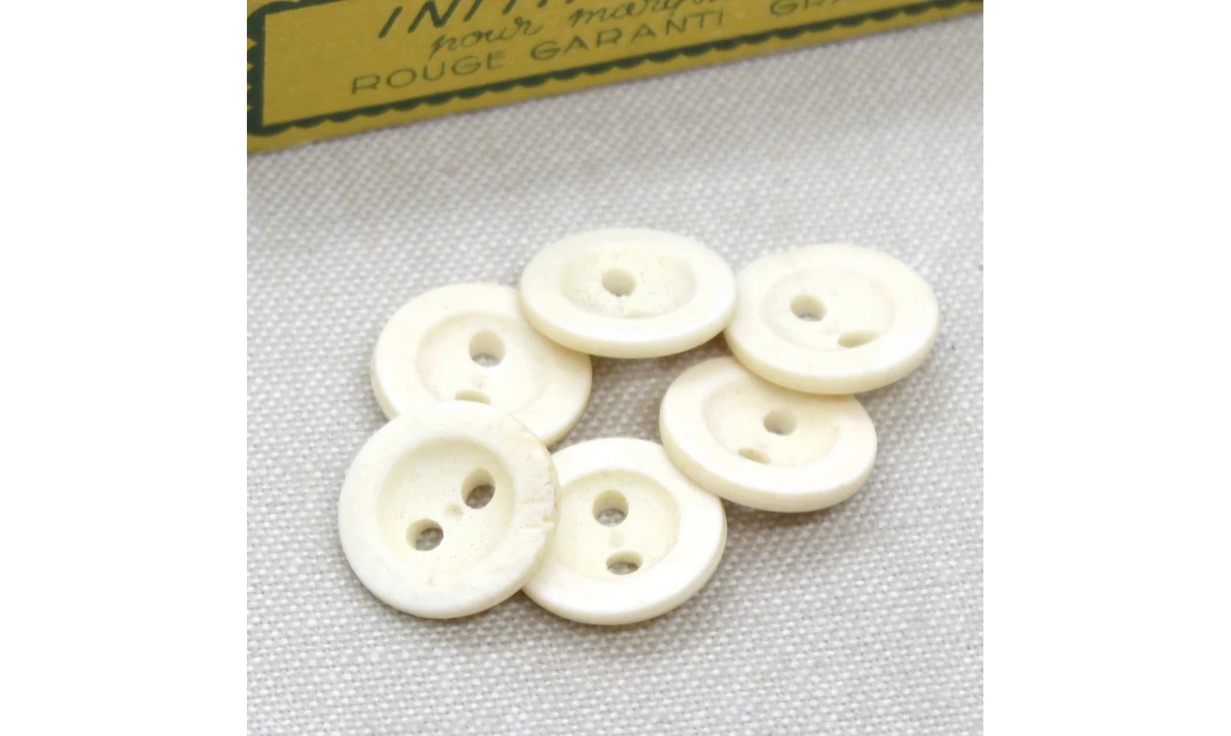 6 boutons / 17MM / Ocre Jaune