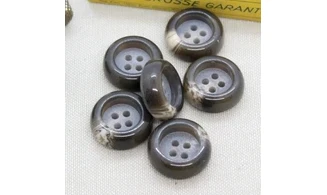 6 boutons / 22,5MM / Brun