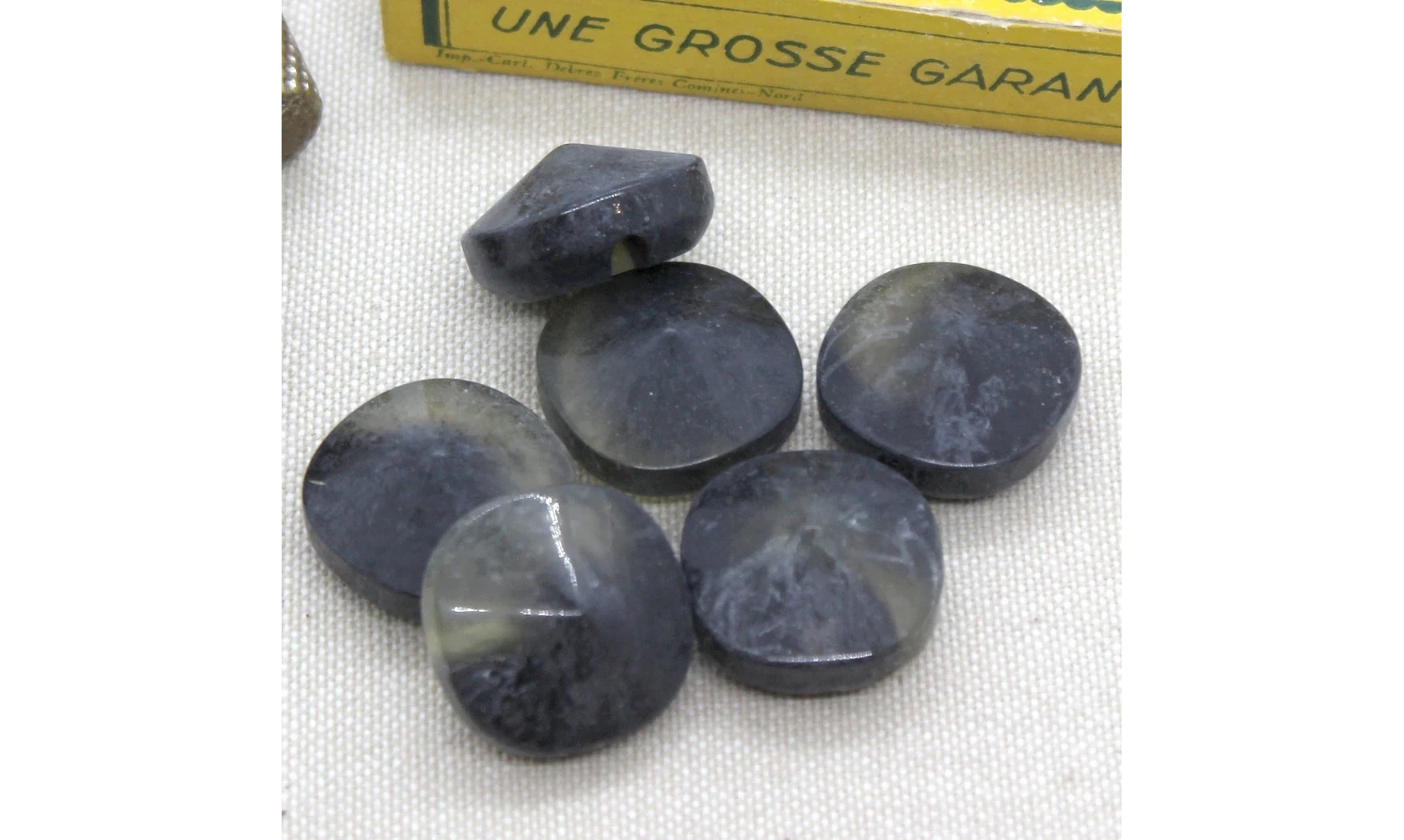 6 boutons / 21MM / Noir