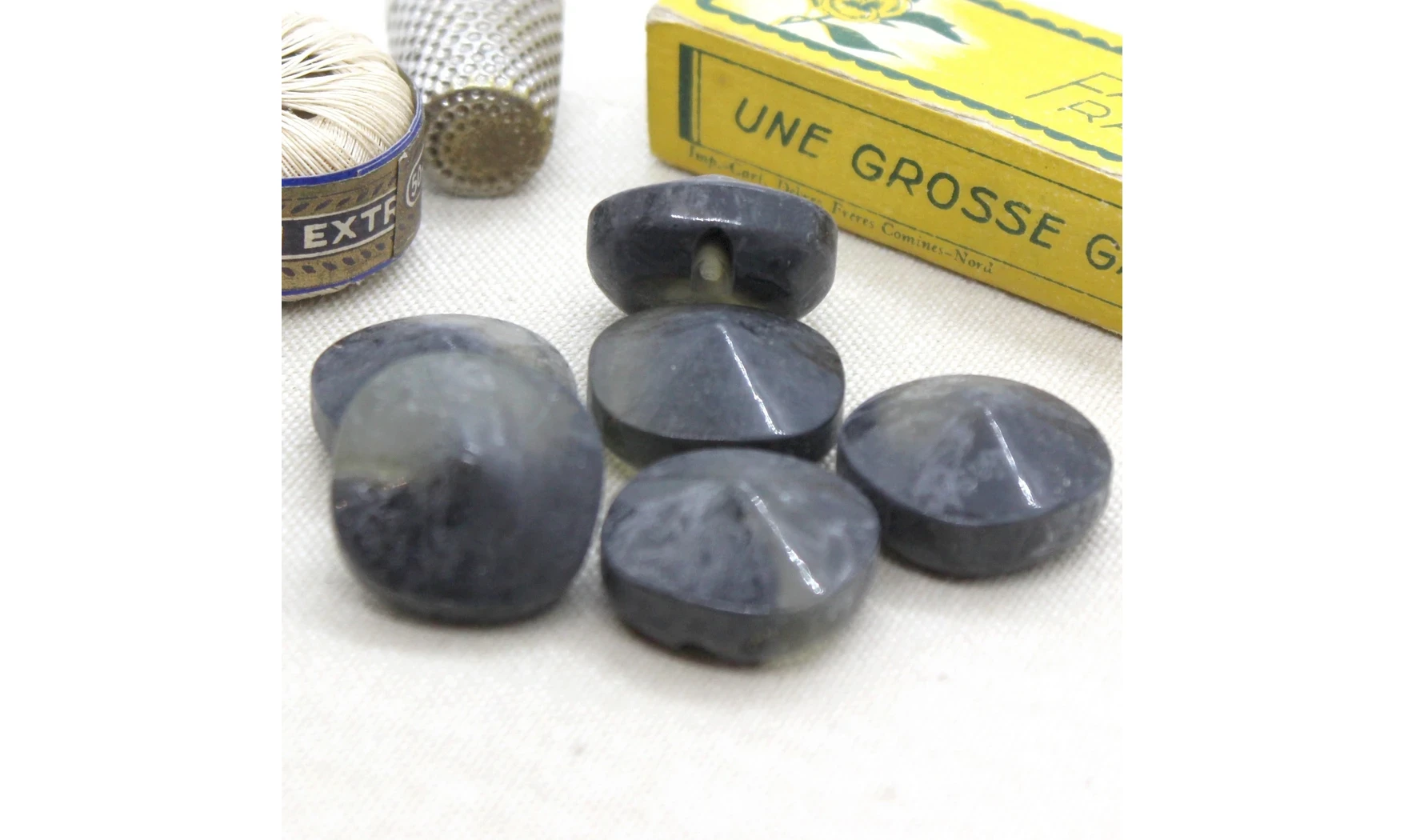 6 boutons / 21MM / Noir