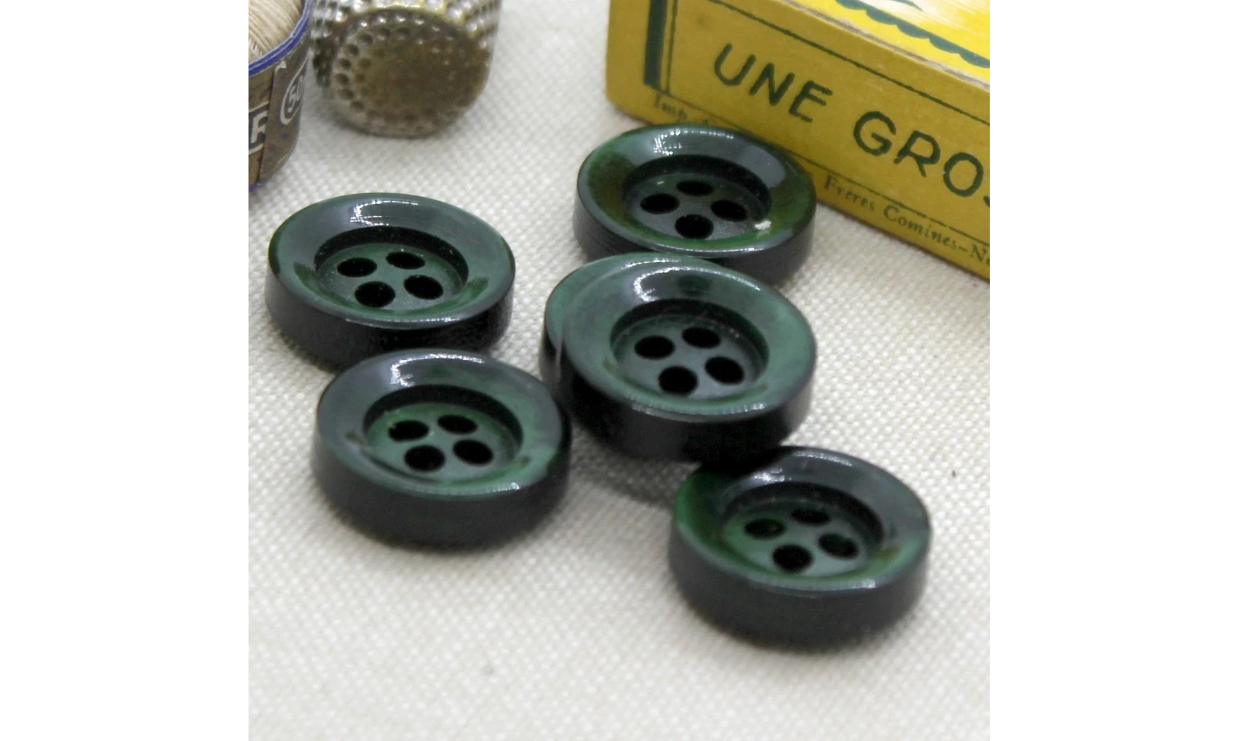 6 boutons / 18MM / Vert bouteille