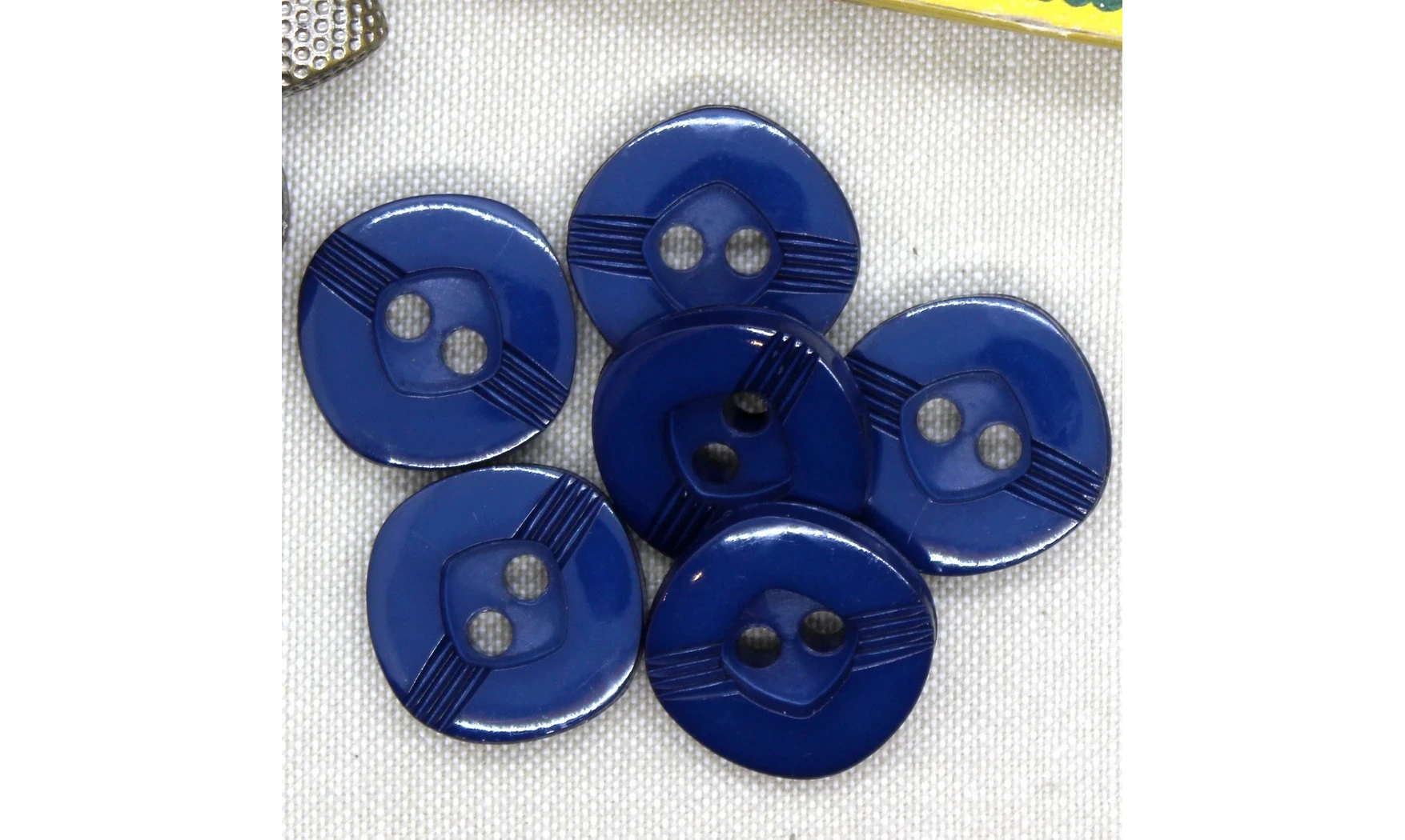 Vintage Button 321B