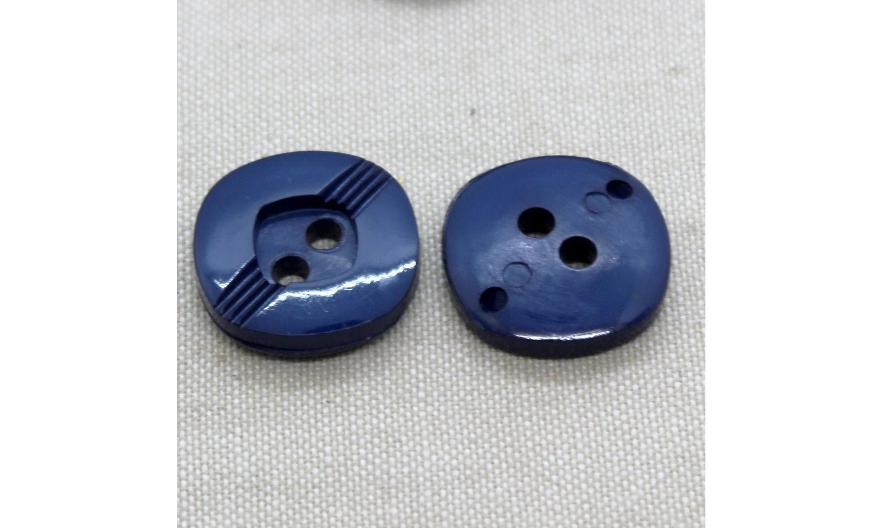 Vintage Button 321B