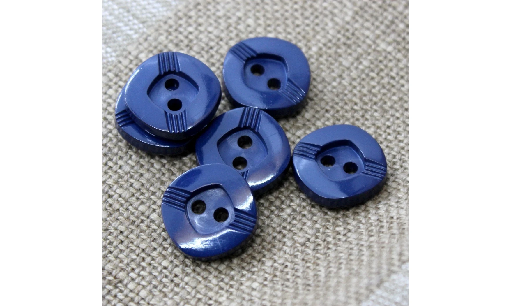 Vintage Button 322B