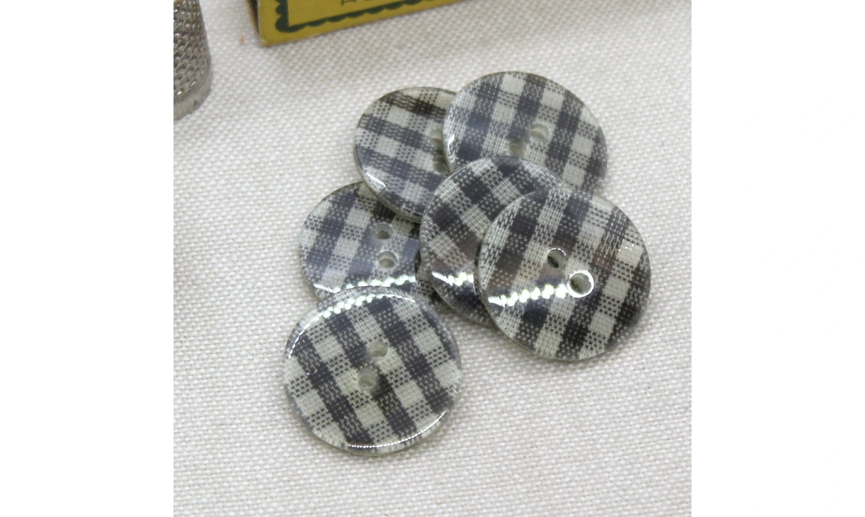 Vintage button 038A