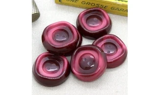 6 boutons / 28MM / Rouge
