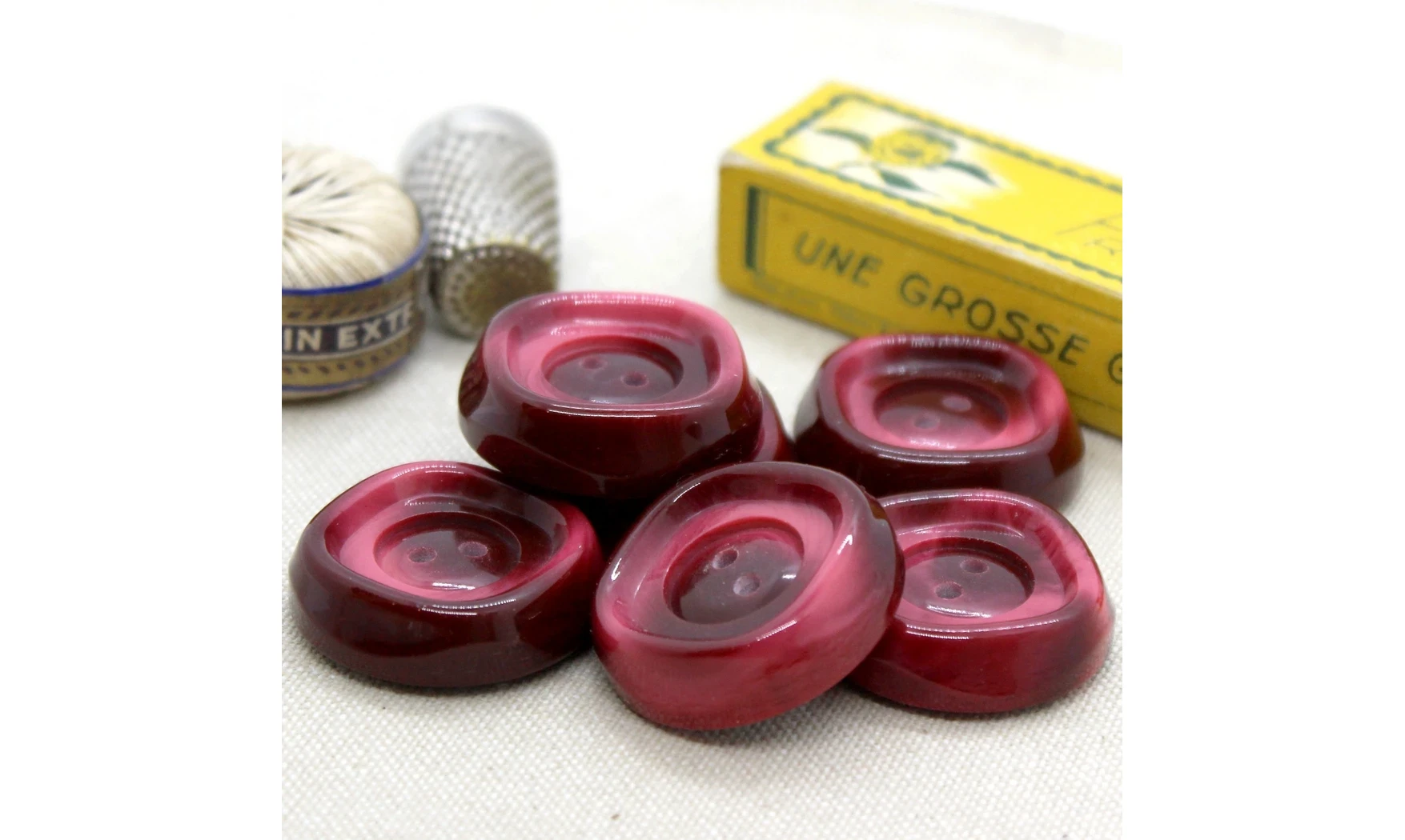 6 boutons / 28MM / Rouge