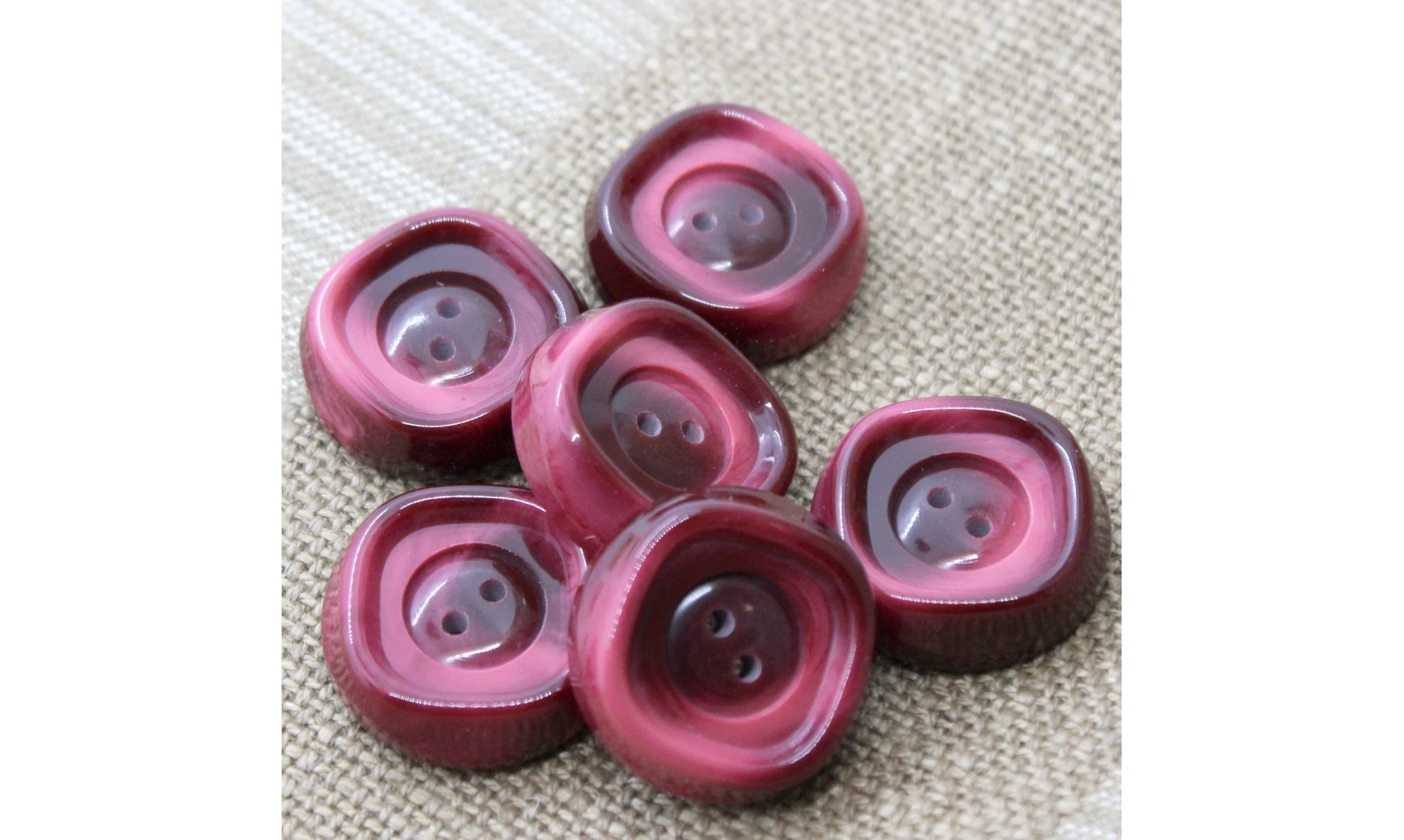 6 boutons / 28MM / Rouge