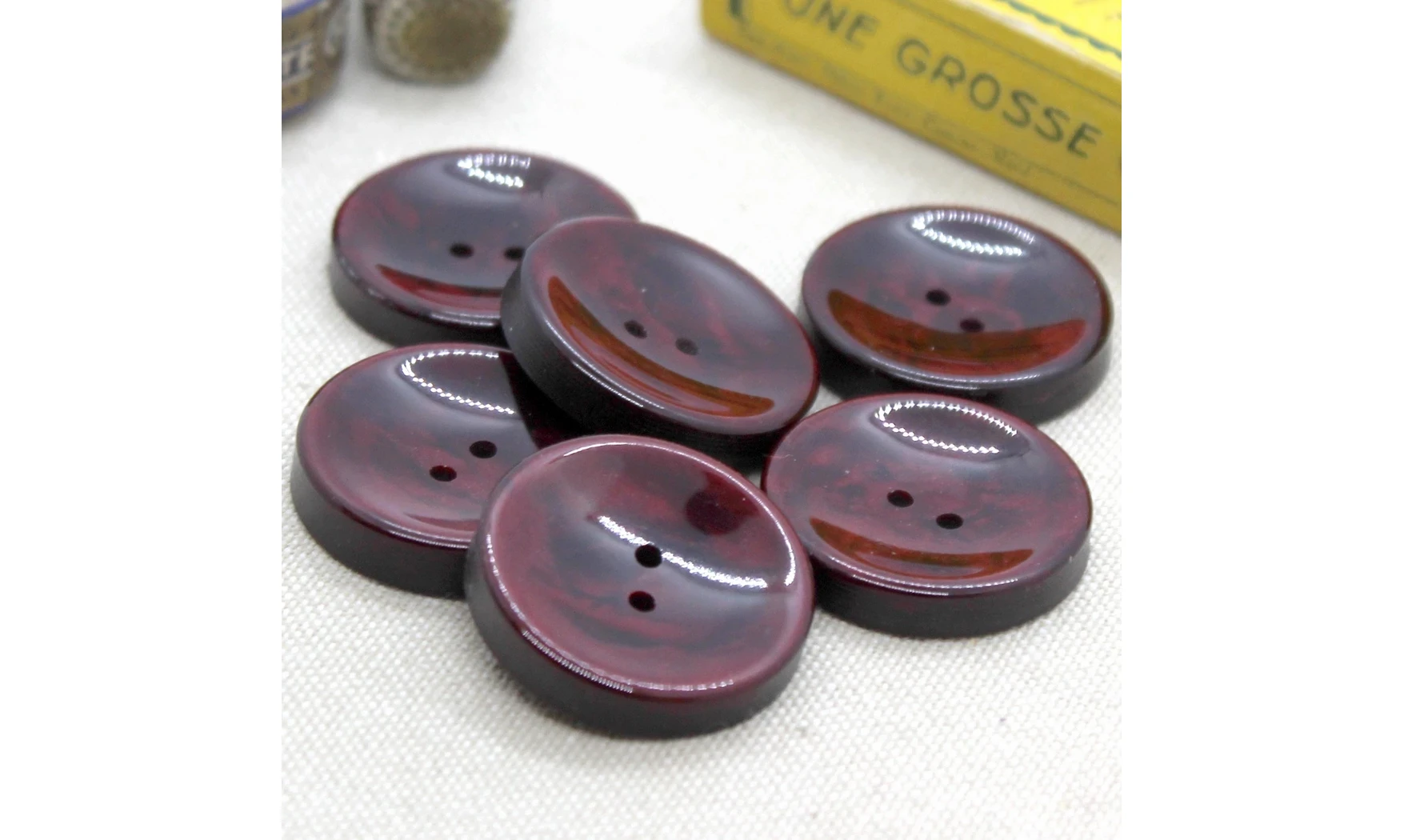 6 Boutons / 26MM / Rouge Bordeaux