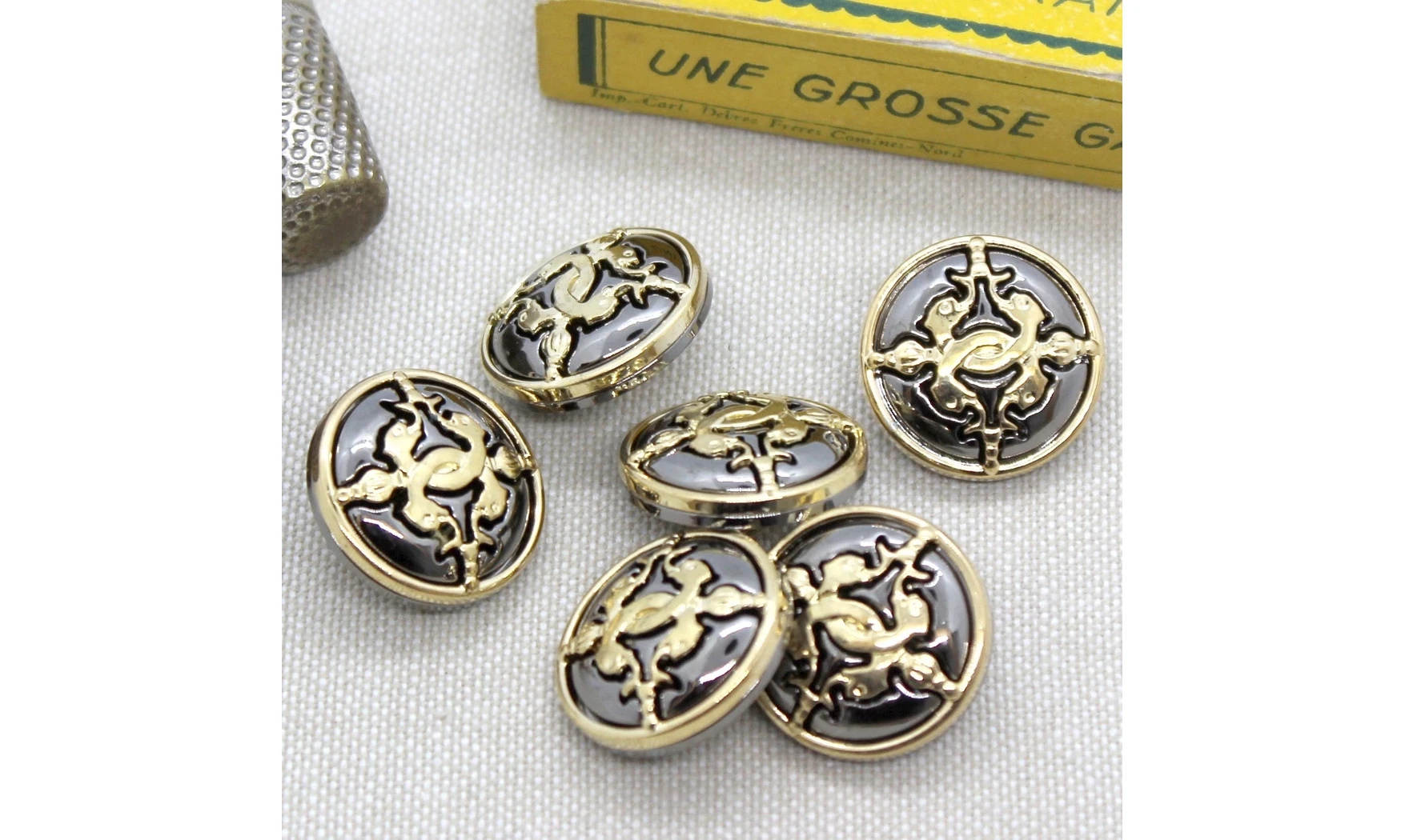 Vintage Button 092C