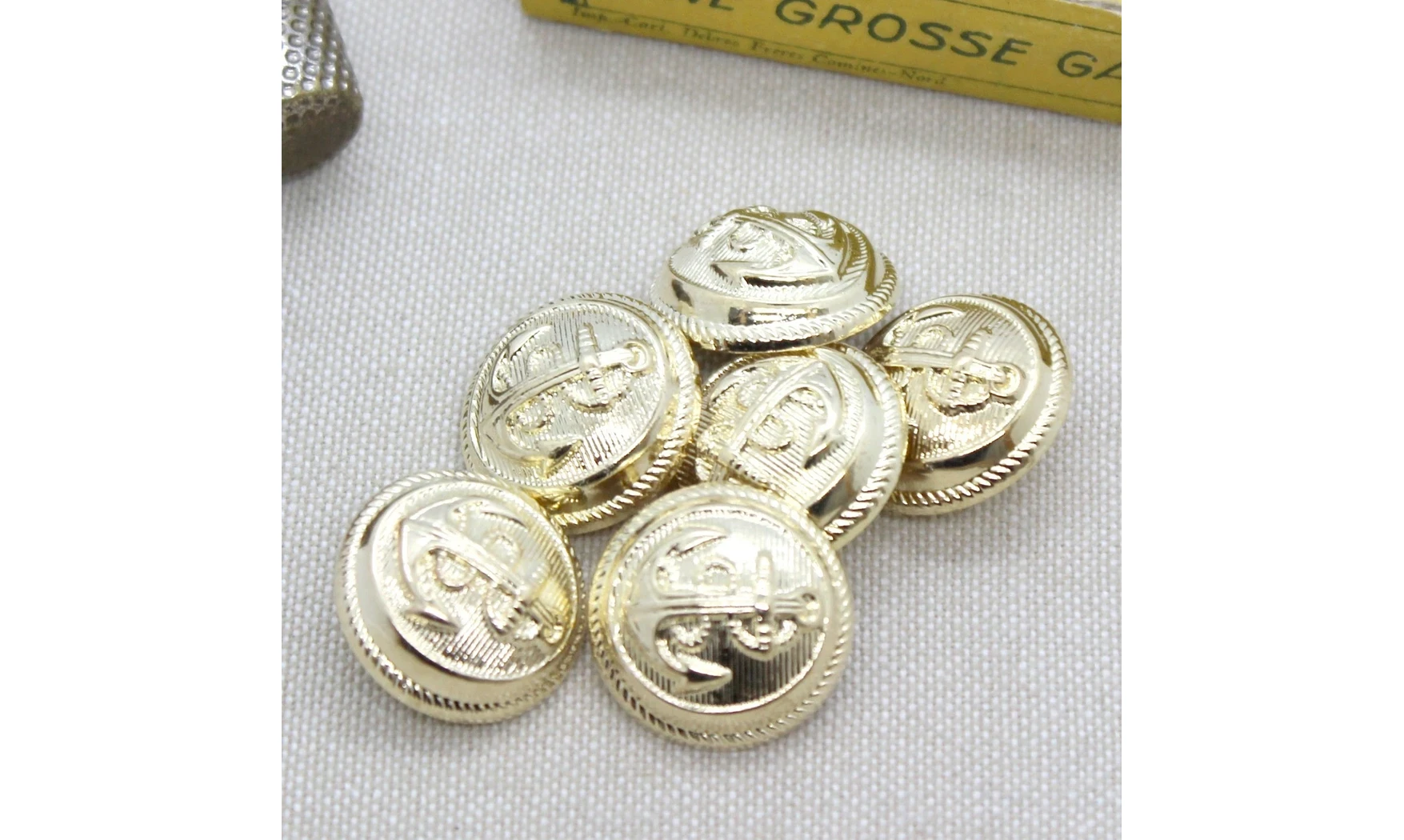 Bouton VINTAGE DORE / par 6 / 20MM