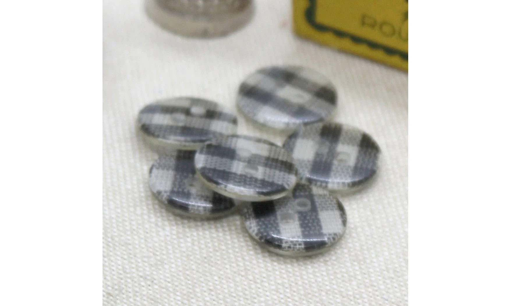 6 boutons / 14MM / Noir Vichy