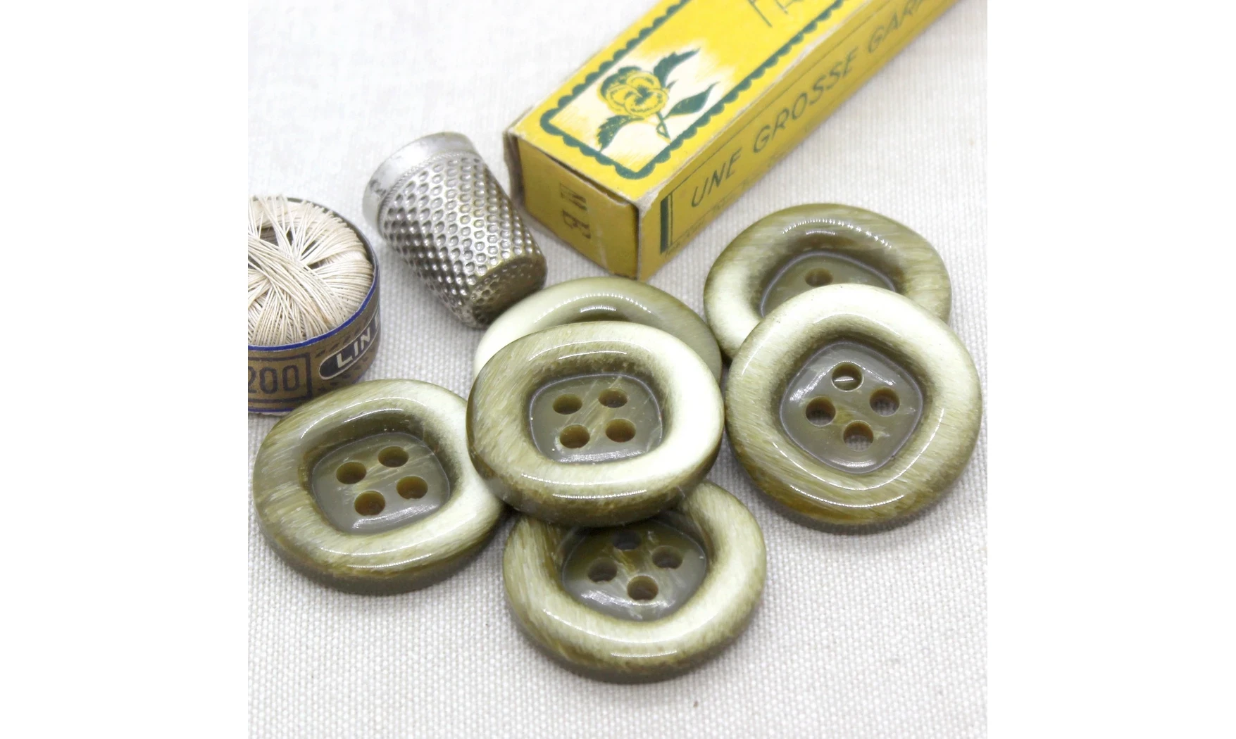 Vintage Button 259B