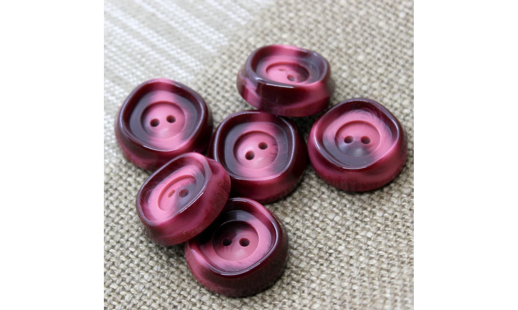 Vintage button 096B