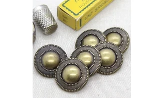 6 boutons / 27MM / Doré