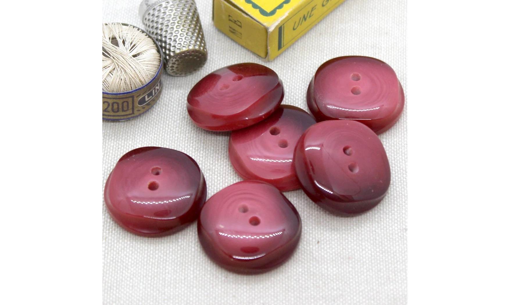 6 boutons / 27MM / Rouge