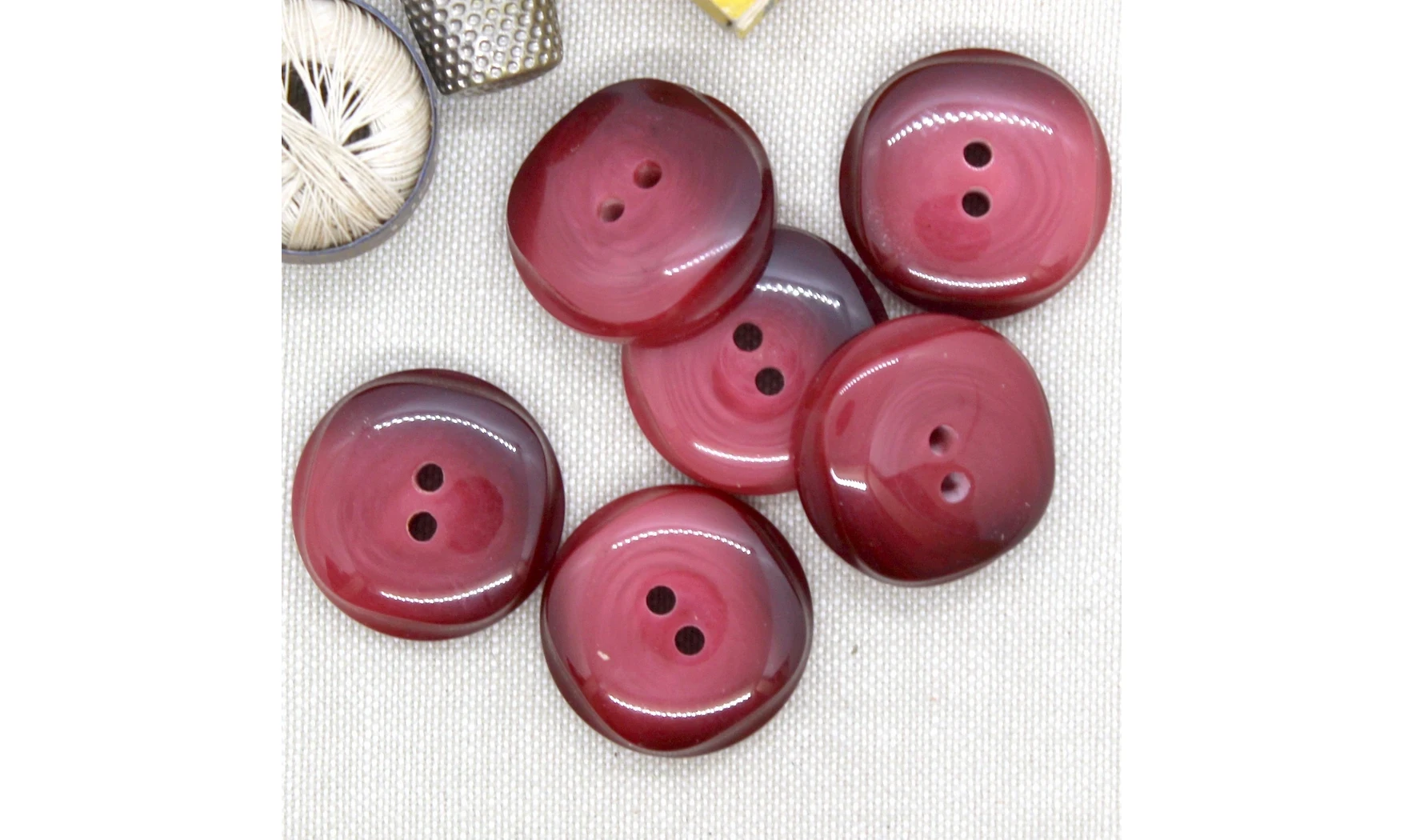 6 boutons / 27MM / Rouge