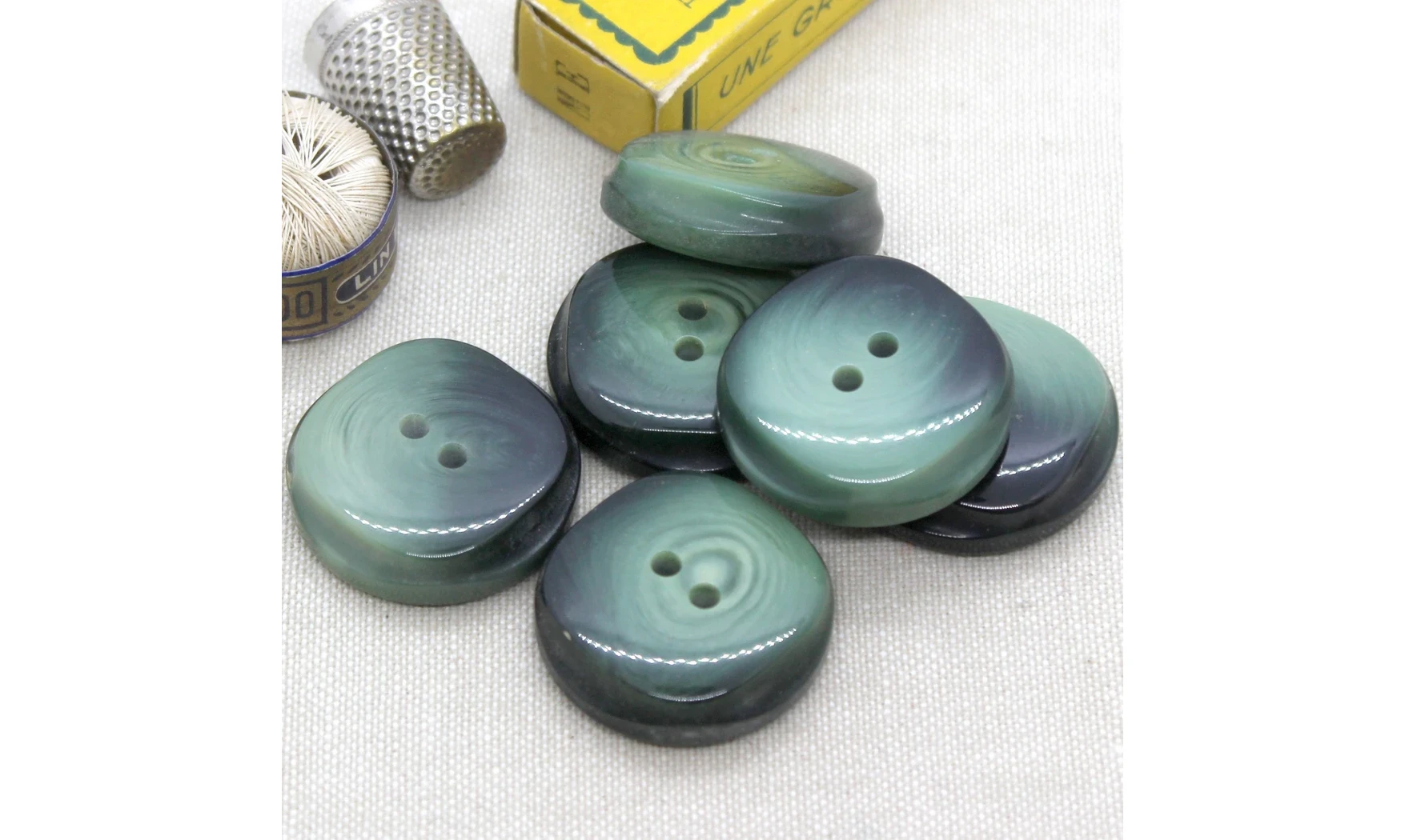 Vintage button 103B
