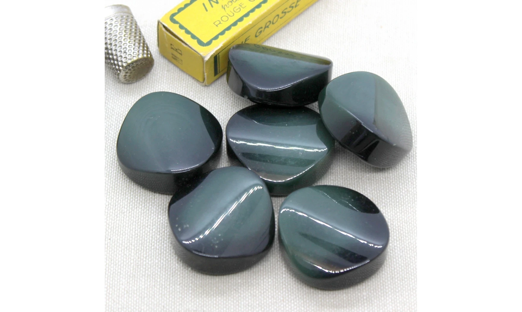 Bouton VINTAGE VERT / par 6 / 31MM