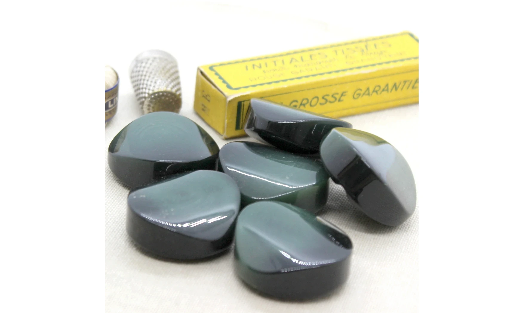 Bouton VINTAGE VERT / par 6 / 31MM