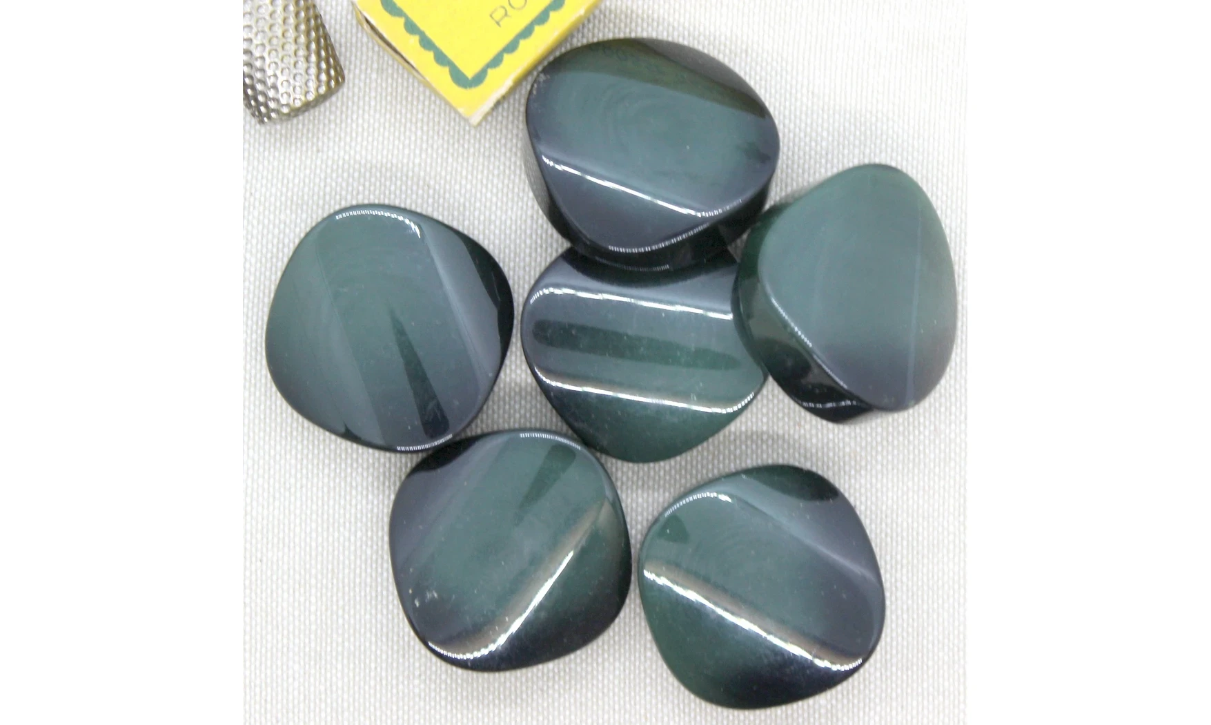 Bouton VINTAGE VERT / par 6 / 31MM