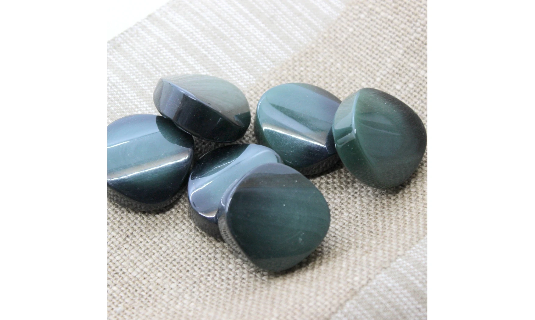 Bouton VINTAGE VERT / par 6 / 31MM