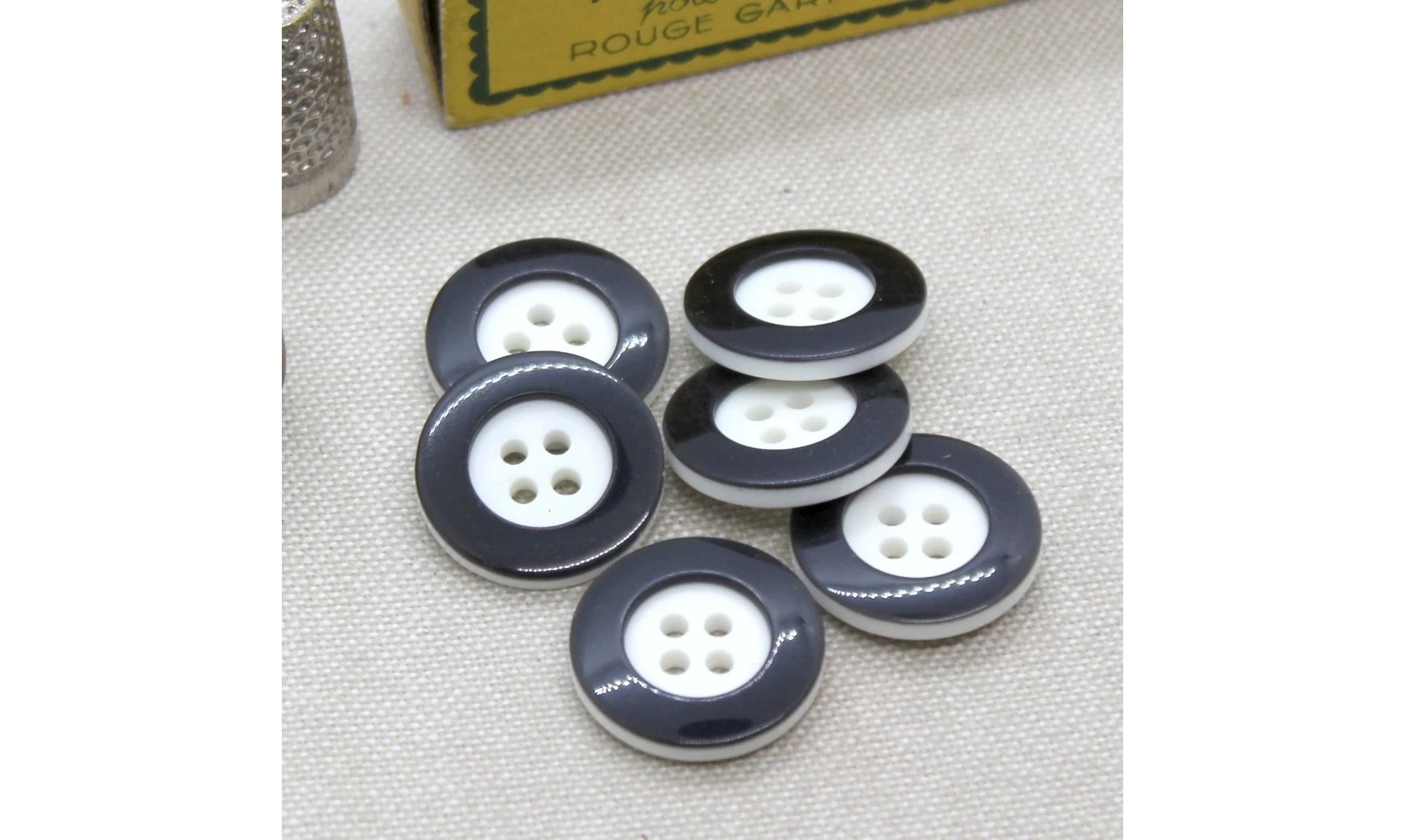 6 Boutons / 20MM / Noir et blanc