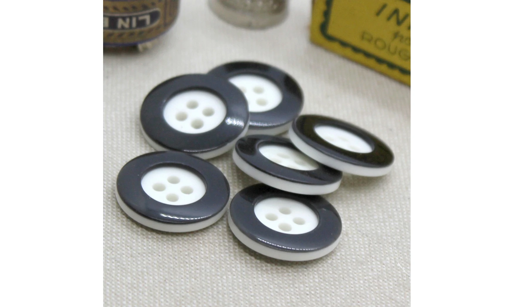 6 Boutons / 20MM / Noir et blanc