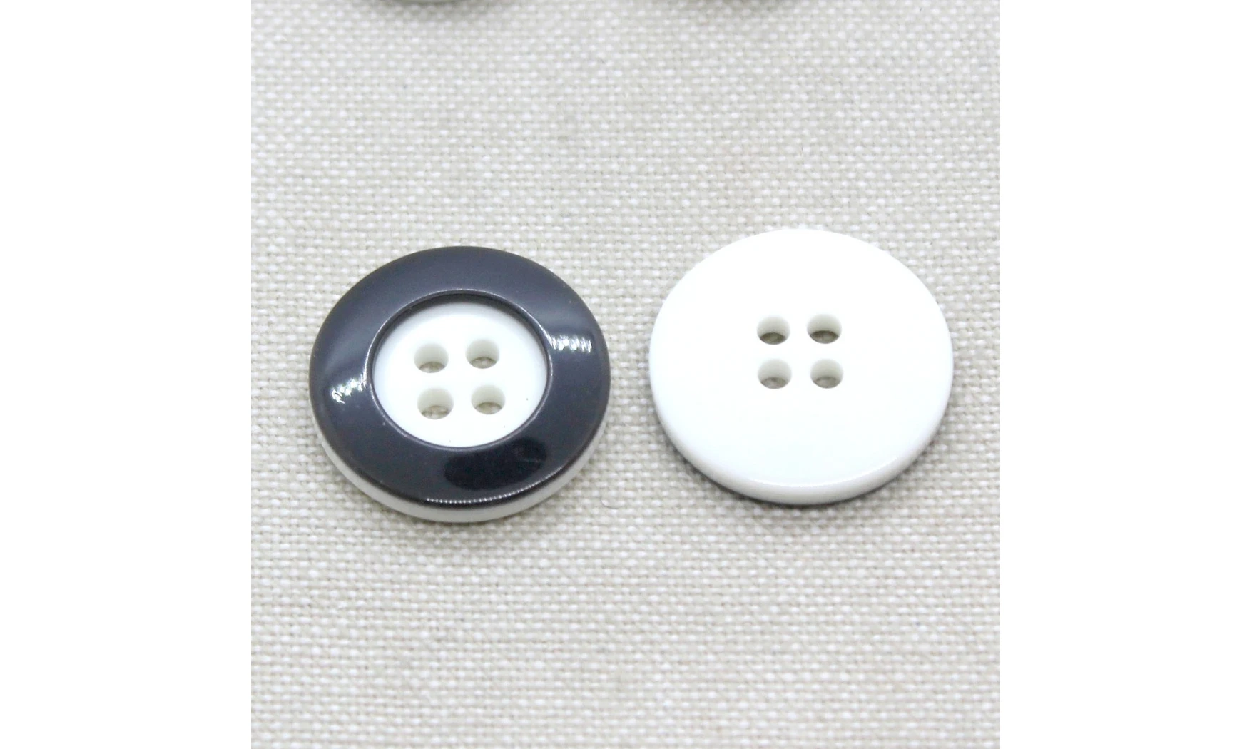 6 Boutons / 20MM / Noir et blanc