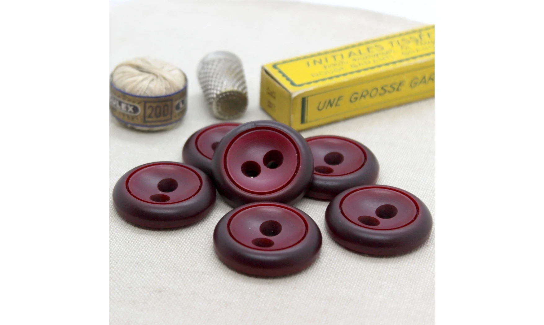 6 boutons / 31MM / Rouge