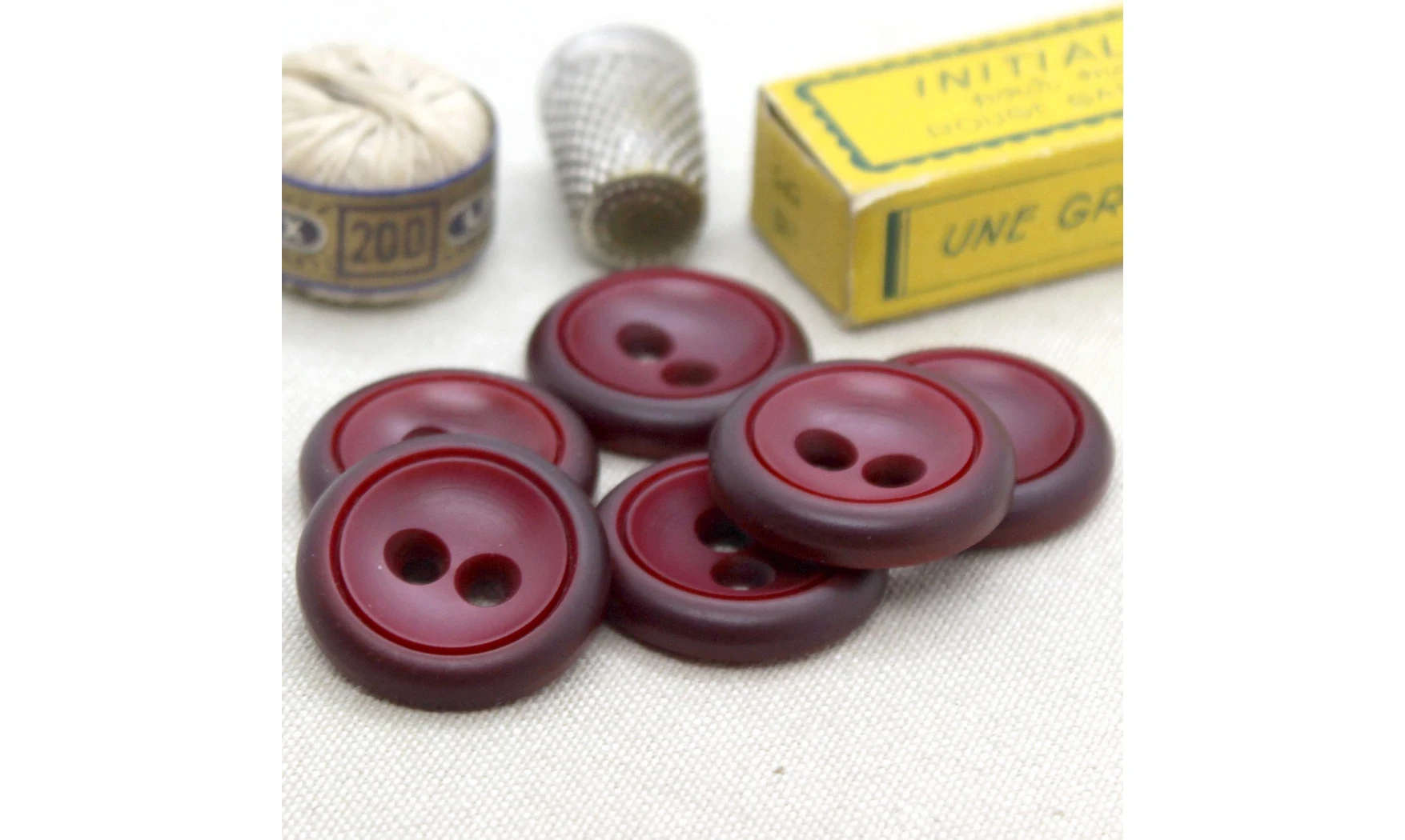 6 boutons / 26MM / Rouge