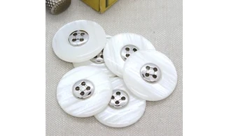 6 boutons / 28MM / Blanc nacré