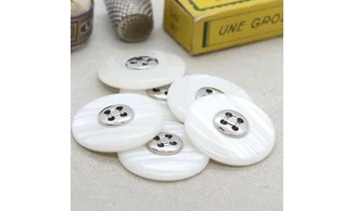 6 boutons / 28MM / Blanc nacré