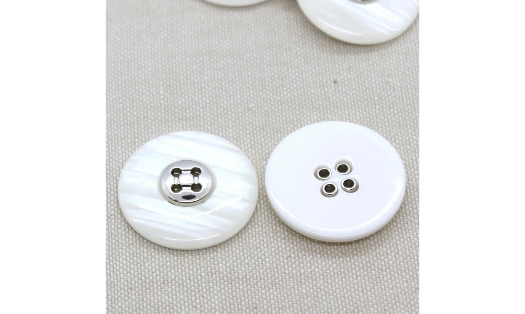 Vintage Button 060B