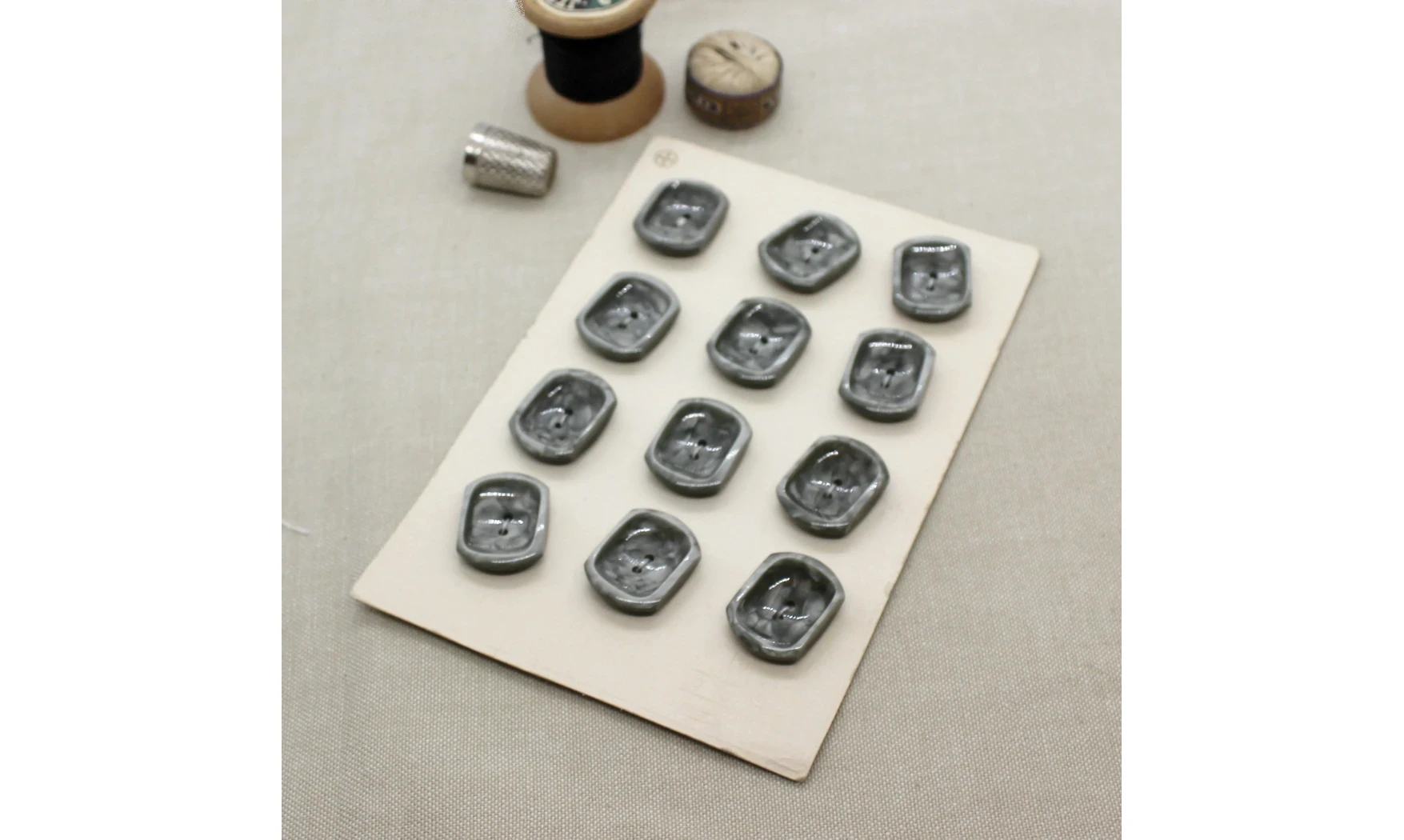 Carte à boutons - Boutons gris