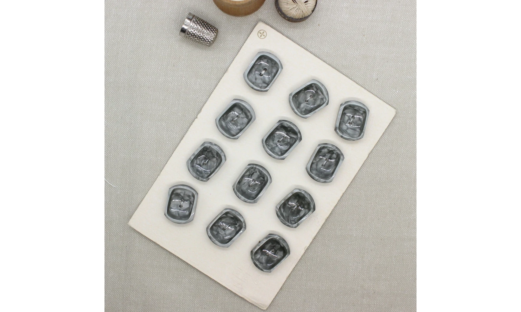 Carte à boutons - Boutons gris