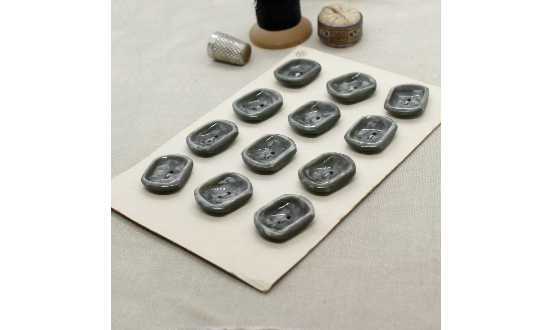 Carte à boutons - Boutons gris