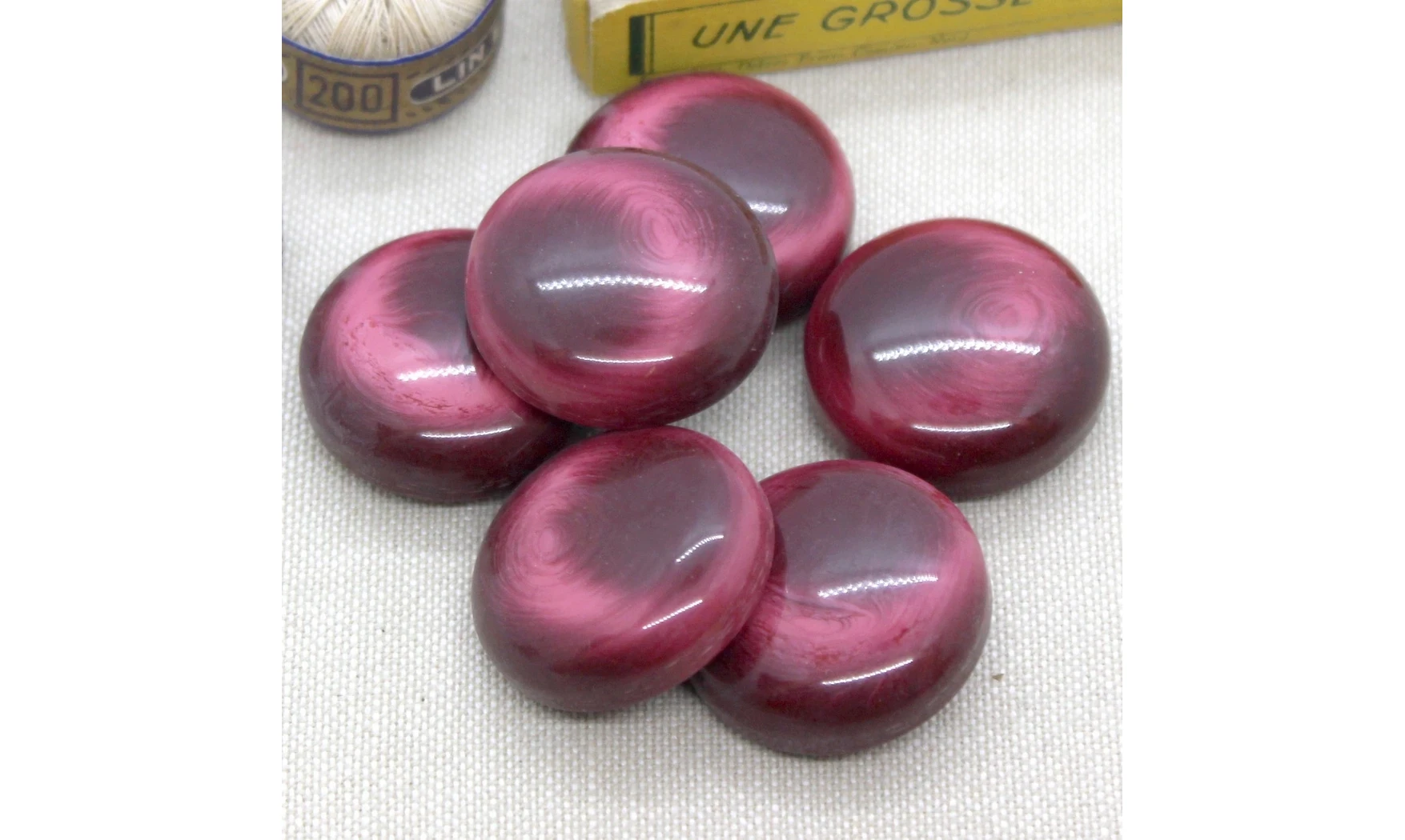 Bouton VINTAGE ROUGE / par 6 / 28MM