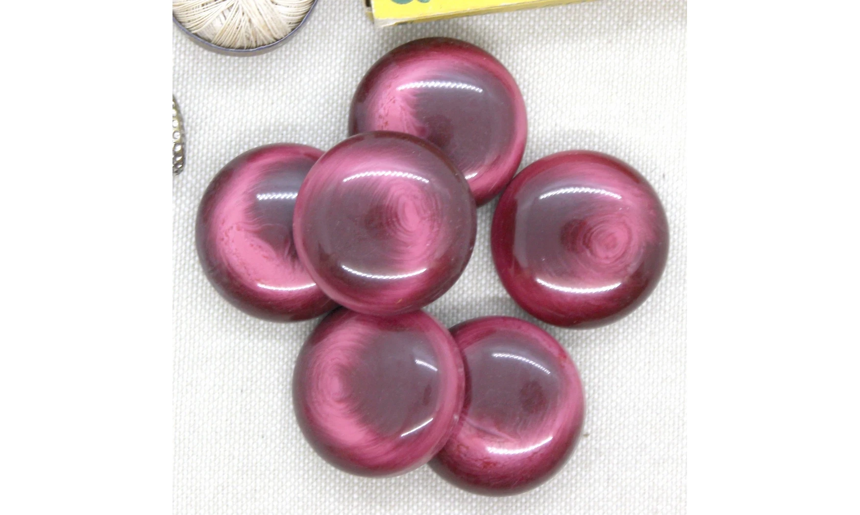 Bouton VINTAGE ROUGE / par 6 / 28MM