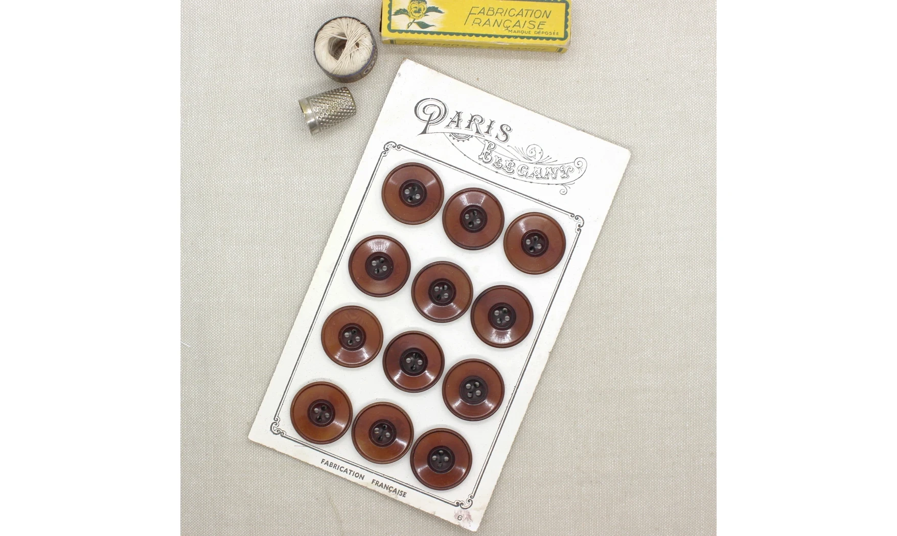 Carte à boutons - Boutons Bruns