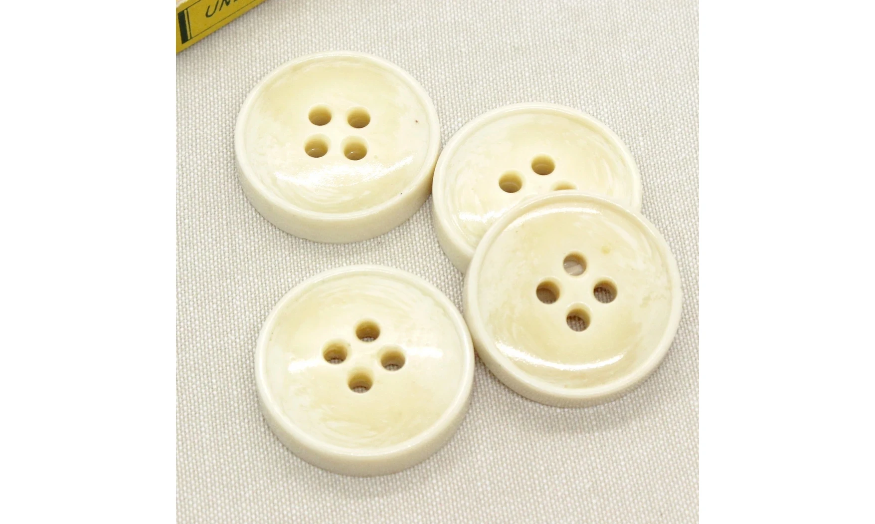 4 boutons / 39MM / Ivoire
