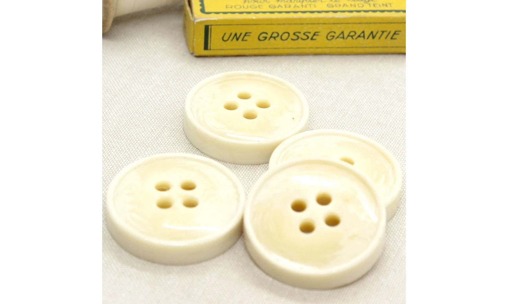 4 boutons / 39MM / Ivoire