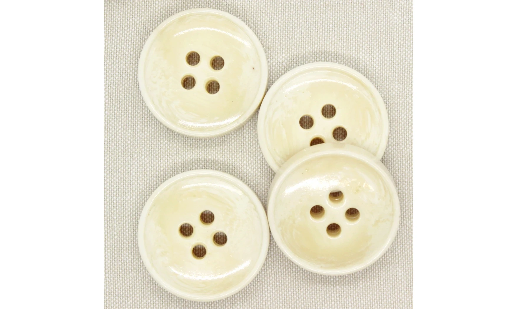 4 boutons / 39MM / Ivoire