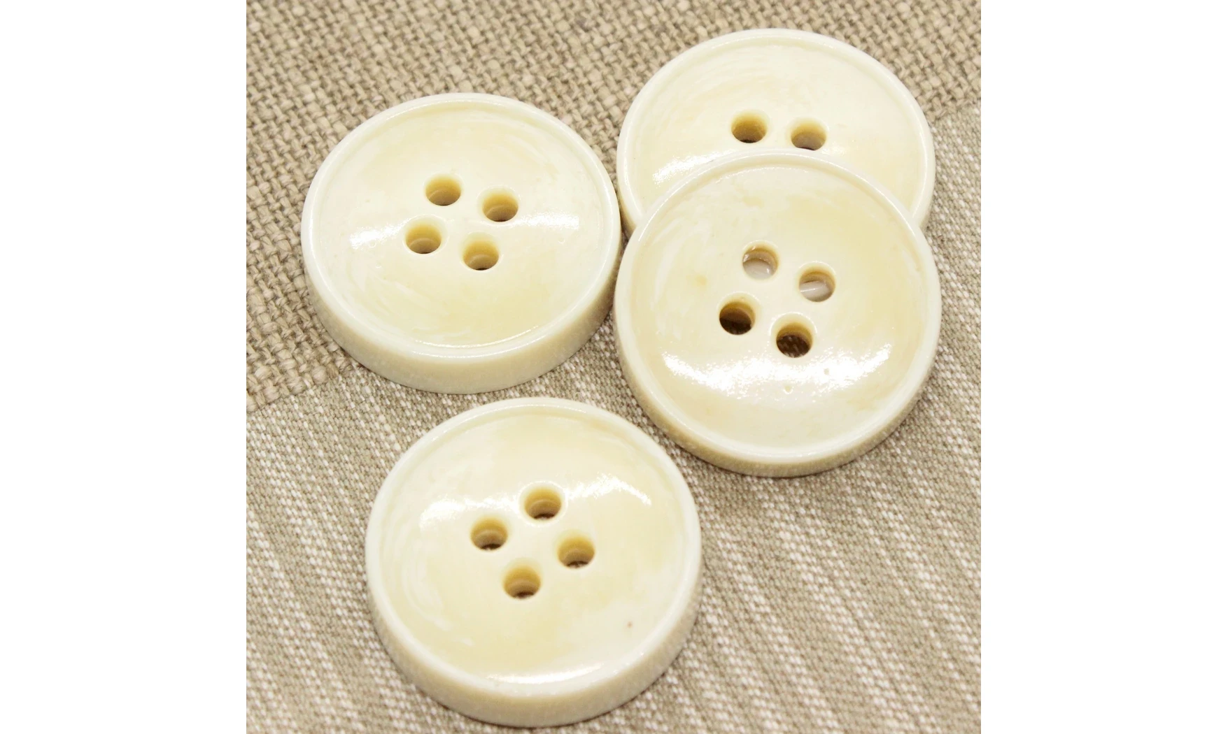 4 boutons / 39MM / Ivoire