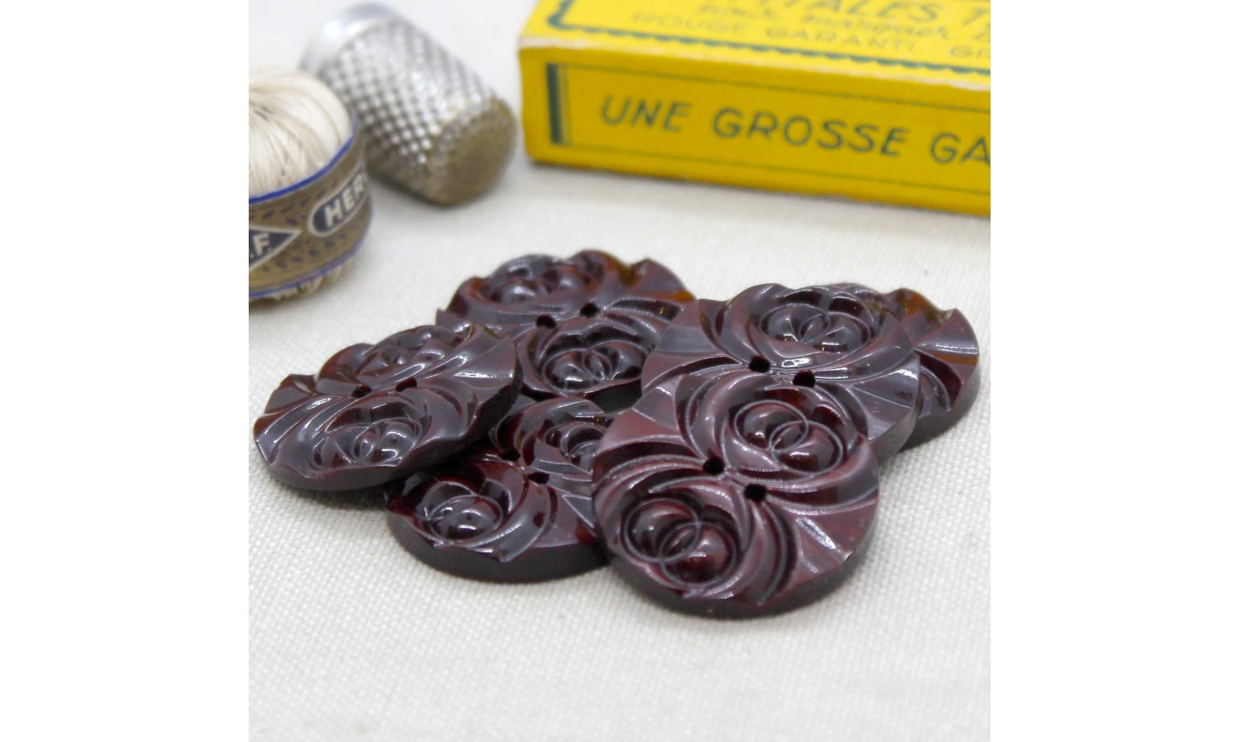 6 boutons / 27MM / Brun