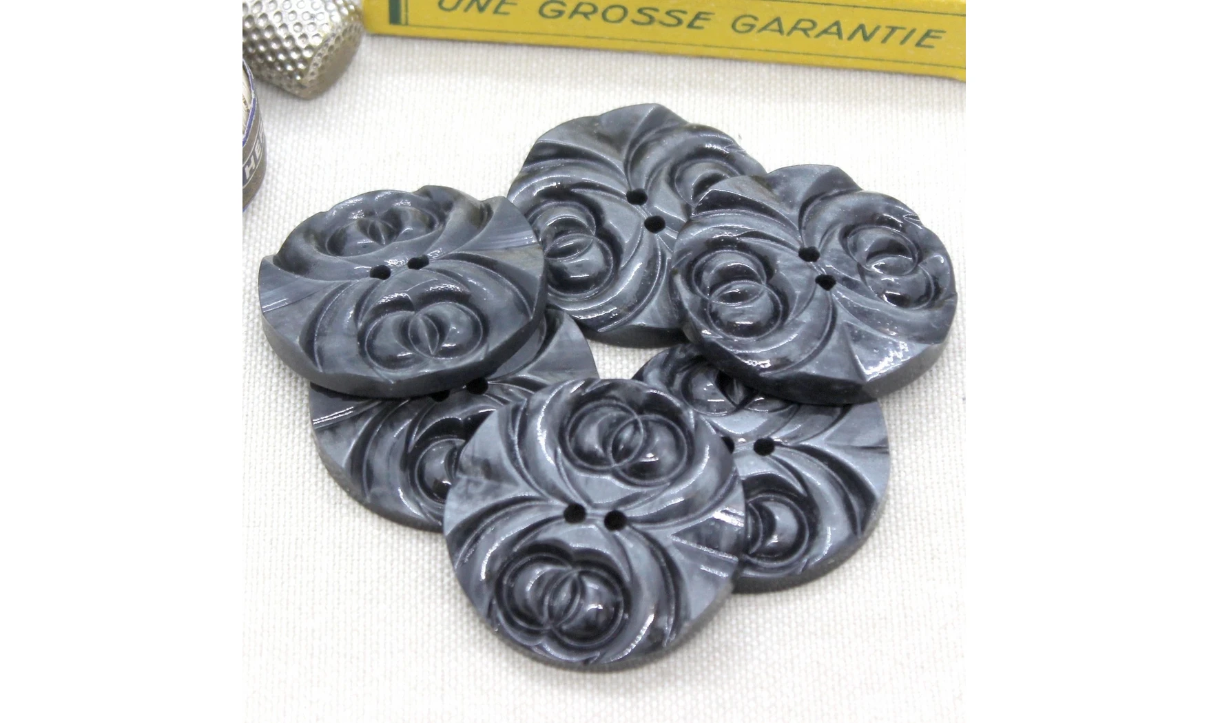 6 boutons / 33,5MM / Gris