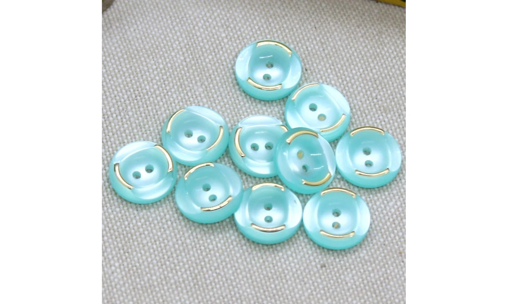 Vintage Button 094E
