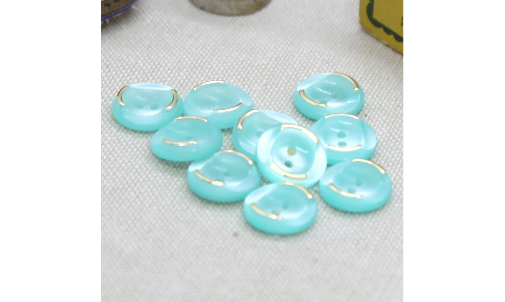 Vintage Button 094E