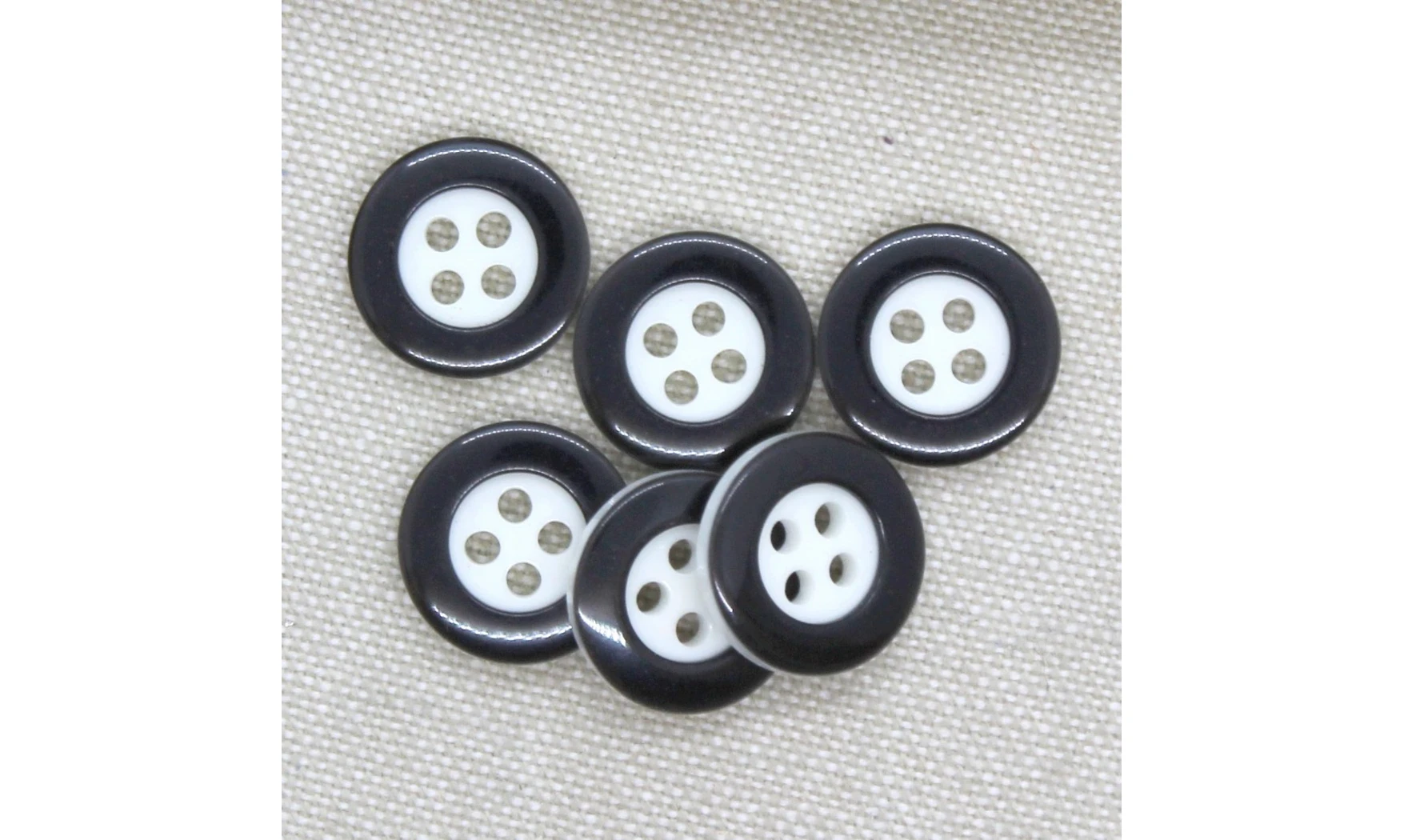 Vintage button 047A