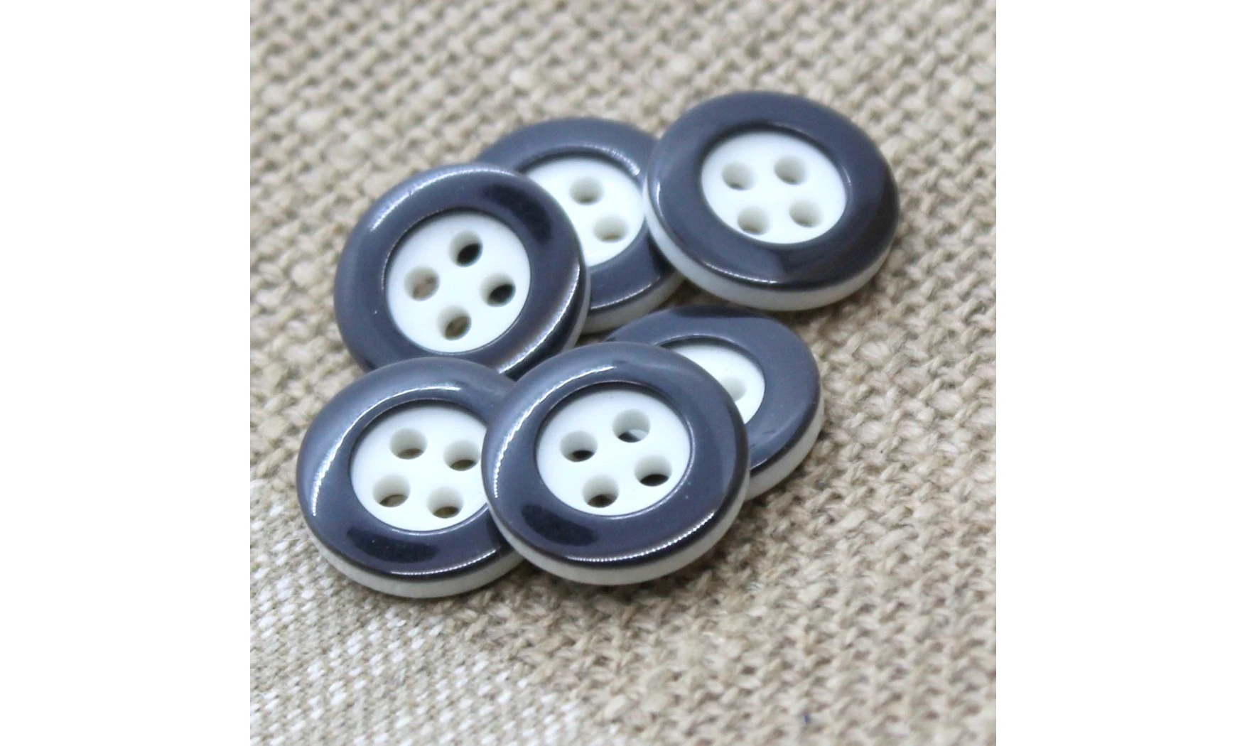 Vintage button 047A